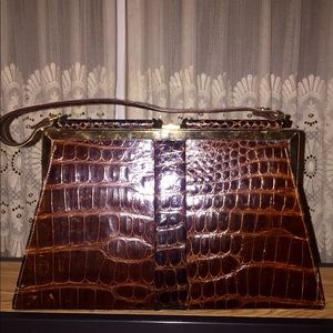 Stunning Vintage Brown Alligator Handbag.